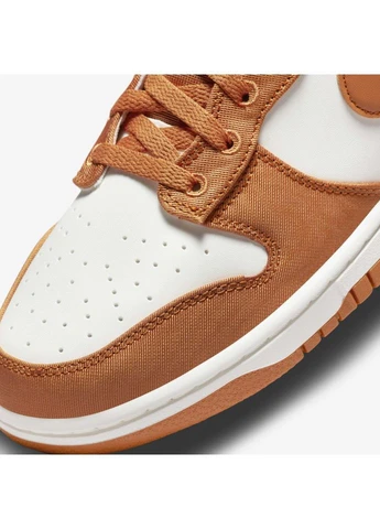 Цветные демисезонные кроссовки sportswear dunk high retro se white/orange Nike