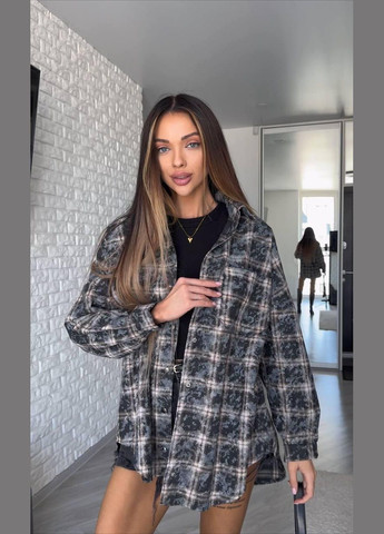 Черная повседневный рубашка в клетку JUGO с длинным рукавом