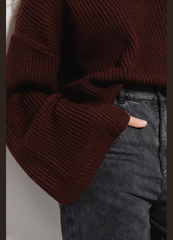 Бордовый демисезонный укороченный вязаный свитер с разрезом сзади на воротнике Arjen