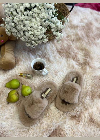 Бежевые тапочки Motivo