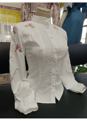 Белая женская блузка с вышивкой 2 Льва (354830325)