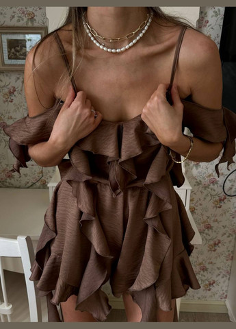 Сатиновий комбінезон з воланами Україна комбінезон-шорти однотонний коричневий святковий, повсякденний, кежуал, коктейльний сатин