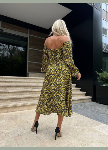 Желтое повседневный платье длины меди с открытыми плечами с юбкой-солнце Adelante с цветочным принтом