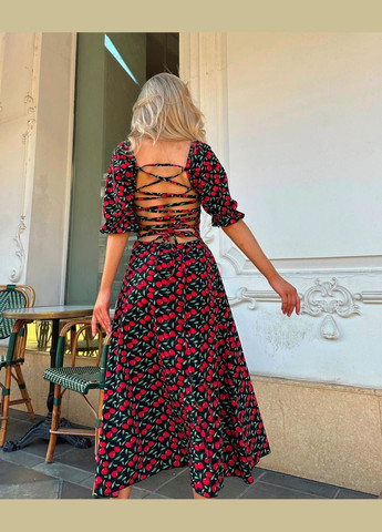 Черное яркое летнее платье из софта с принтом вишеньки со шнуровкой на спине, черное платье-миди с открытым декольте No Brand