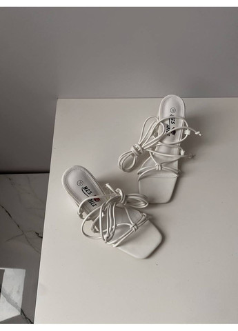 Белые женские босоножки Helen