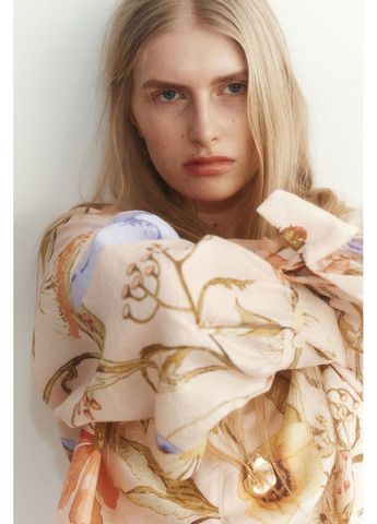 Бежевое кэжуал платье H&M с цветочным принтом