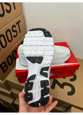 Белые демисезонные кроссовки мужские nike vomero 5 white найк вомеро 5 белые No Brand
