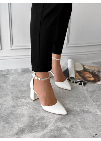 Golden Beach Відкриті білі туфлі на каблуку, білі жіночі туфлі, білі весільні туфлі каблук код 2857 білий з штучна шкіра, — демісезон (355336166)