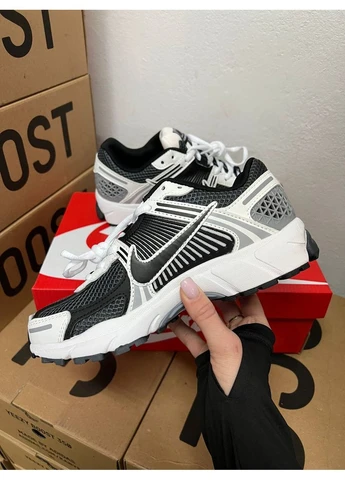Черные демисезонные кроссовки мужские nike vomero 5 grey/black найк вомеро 5 черные No Brand