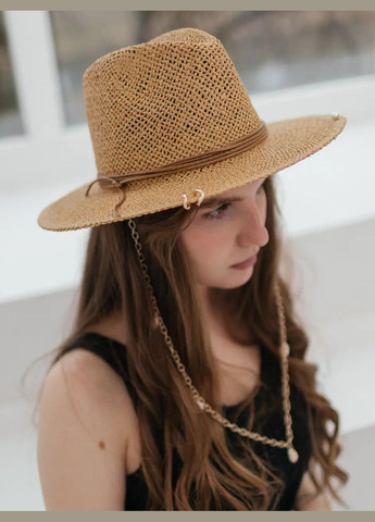 Капелюх жіночий на літо Федора з рафія коричневий з ланцюгом і мушлями D.Hats (283022798)