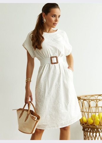 Молочное кэжуал платье из прошвы молочного цвета с поясом силуэтная Dressa