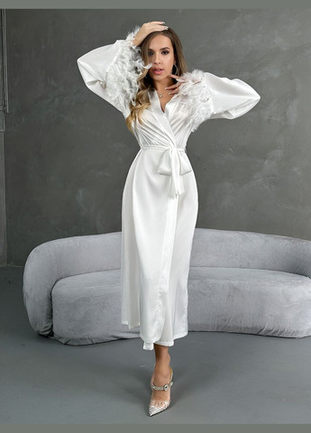 Халат жіночий атласний довгий Наречена вільний декор пір'я відкрита спина з мереживом білий No Brand Халат довгий з пір`ям Fiancee Наречена (330776684)