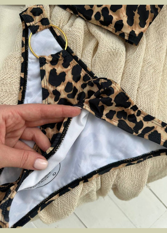 Бежевый летний невероятно стильный купальник украшен фурнитурой. топ, раздельный Vakko