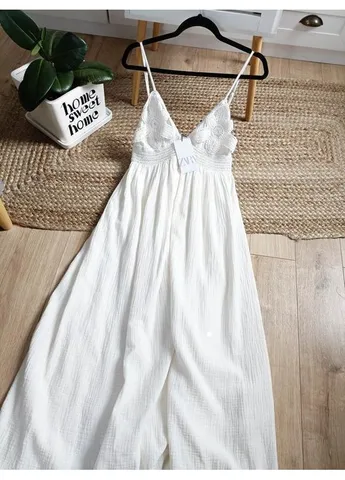 Білий дуже гарна сукня міді з в'язаним гачком верхом. Zara