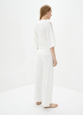 Белая всесезон пижама женская белого цвета с кружевом на рукавах. ORA