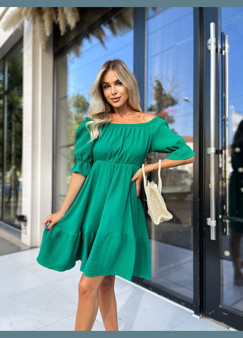 Зеленое летнее муслиновое платье с открытыми плечами зеленое You Best