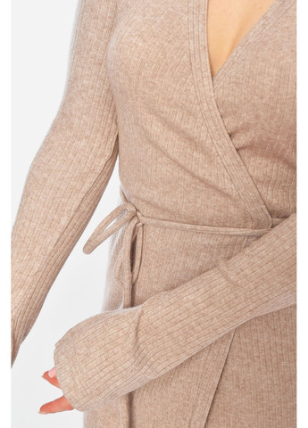 Бежевое джинсовое платье женское на запах бежевого цвета а-силуэт Let's Shop однотонное