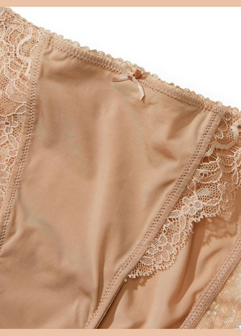 Жіночі трусики DREAM ANGELS Lace & Mesh String Bikini бежеві Victoria's Secret (294973556)
