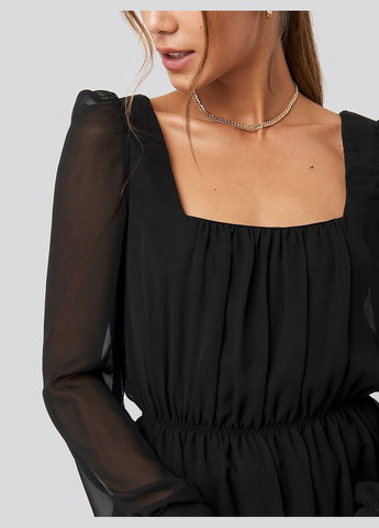 Чорна блузка NA-KD