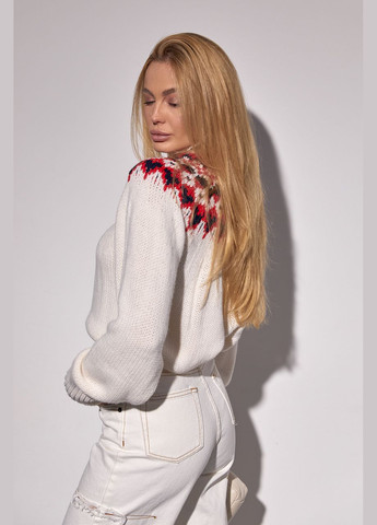 Молочный зимний укороченный вязаный свитер с орнаментом - молочный Lurex