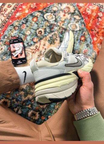 Білі Осінні кросівки чоловічі і жіночі nike v2k runtekk grey beige | найк в2к рантекк сірі бежеві No Brand