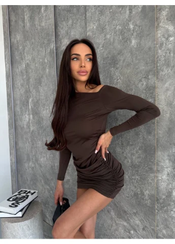 Коричнева сукня вечiрня з відкритим плечем коричневого кольору 37422 No Brand однотонна
