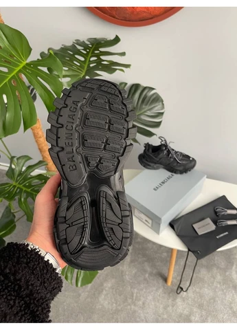 Кросівки жіночі і чоловічі Balenciaga Track Sneaker 'Signature - Black White' | Баленсіага Трек чорні No Brand чорні демісезони (382800039)