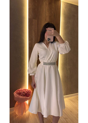 Белое праздничный, вечернее элегантное женское платье с акцентом на талии No Brand однотонное