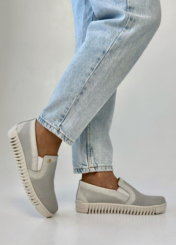 Светло-серые слипоны женские кожаные Pegada