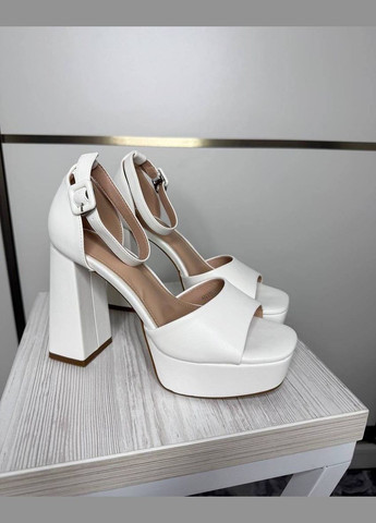 Жіночі білі босоніжки на каблуку та платформі No Brand (333835048)
