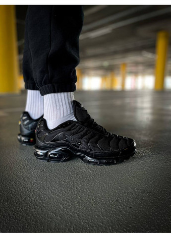 Белые демисезонные кроссовки nike air max plus triple black 604133-050 найк аир макс тн No Brand