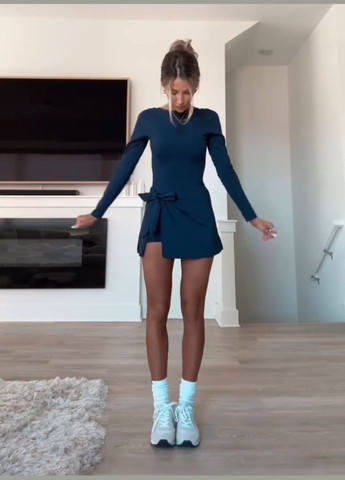 Облегающий женский комбинезон с длинным рукавом и минишортами. MonCher комбинезон-шорты тёмно-синий спортивный