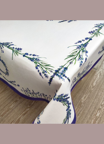 Біла скатертина на прямокутний стіл з стійким водовідштовхуючим ефектом та малюнком з лавандою Maystat (305390196)
