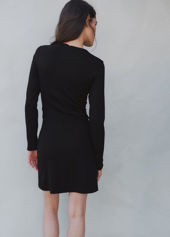 Черное платье H&M однотонное