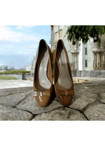 Maria Moro лаковые женские туфли на среднем каблуке с бантиком бежевые мери джейн бежевый з натуральная кожа, — всесезон (363820515)