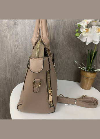 Жіноча сумка з вишивкою квітами сумочка з брелоком кавова OEM (322648763)