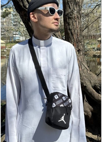 Барсетка в чорному кольорі - надійний аксесуар для міста No Brand (365592422)