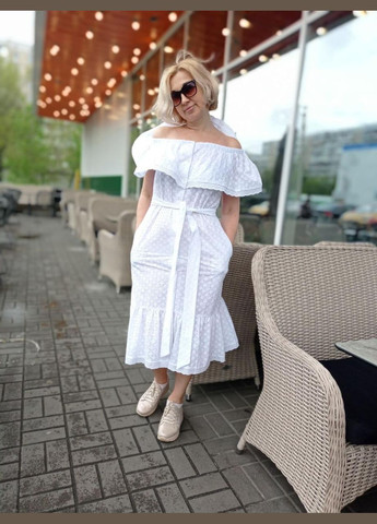 Белое вечернее платье из прошвы с открытыми плечами 2 Льва