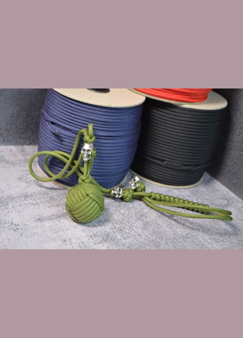 Кулак обезьяны кистень из паракорда с бусинами в виде черепов No Brand (355796115)