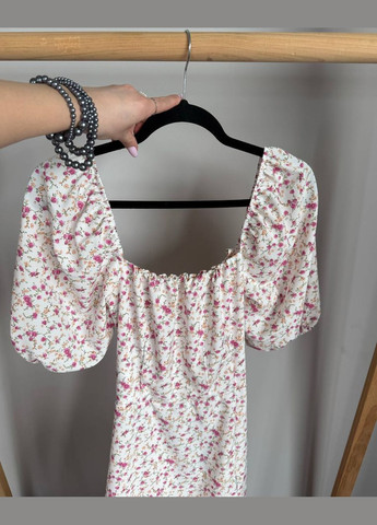 Белое повседневный женское платье с цветочным принтом и шнуровкой на спине с открытой спиной MonCher с цветочным принтом