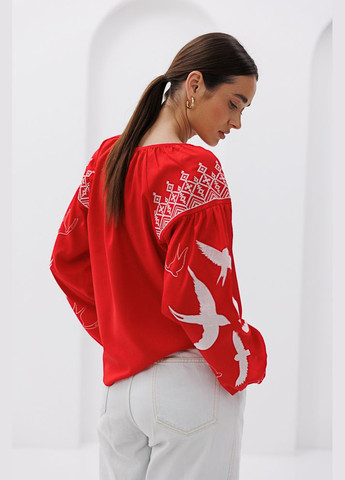 Червона жіноча вишиванка з ластівками гладдю Arjen (295903444)