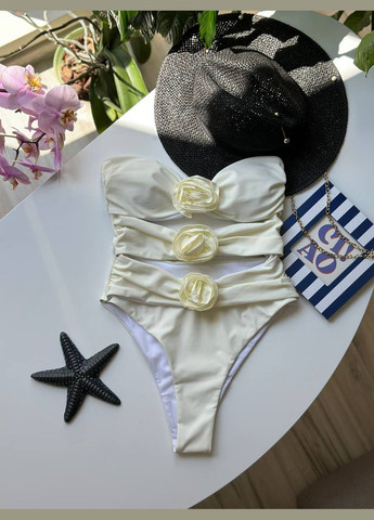 Молочний цільний жіночий купальник з формованим верхом бандо Simply sexy