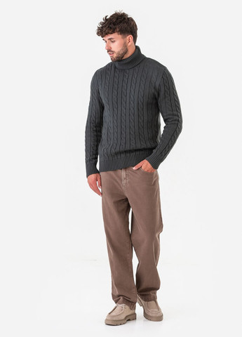 Темно-серый зимний мужской джемпер с объемной вязкой «косы» и высоким воротником. SVTR