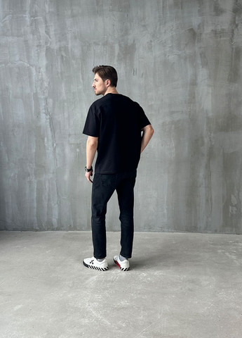 Черная футболка to/23 Nik