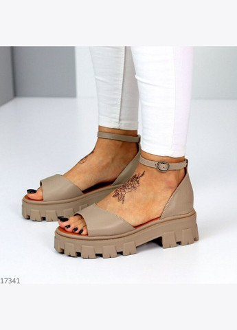 Бежевые бежевые кожаные женские босоножки на платформе Garti с ремешком на тракторной подошве