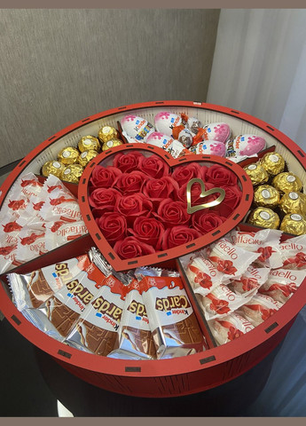 Великий подарунковий бокс-серце 38×10 см з Raffaello,, Kinder та трояндами “Я тебе кохаю” Ferrero (340489926)