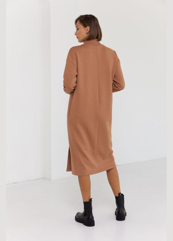 Темно-бежевое теплое платье для беременных и кормящих с начесом цвет кемел Юла мама