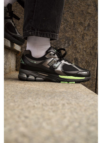 Серые демисезонные кроссовки мужские new balance 2002 black green нью беланс 2002 No Brand
