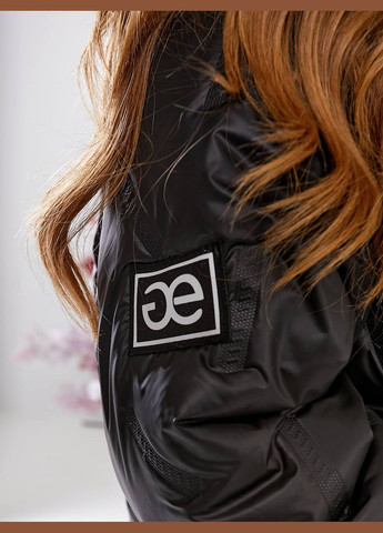 Чорна демісезонна жіноча тепла куртка з капюшоном New Trend