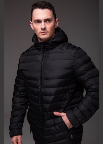 Чорна демісезонна чоловіча стьобана куртка утеплена Vakko